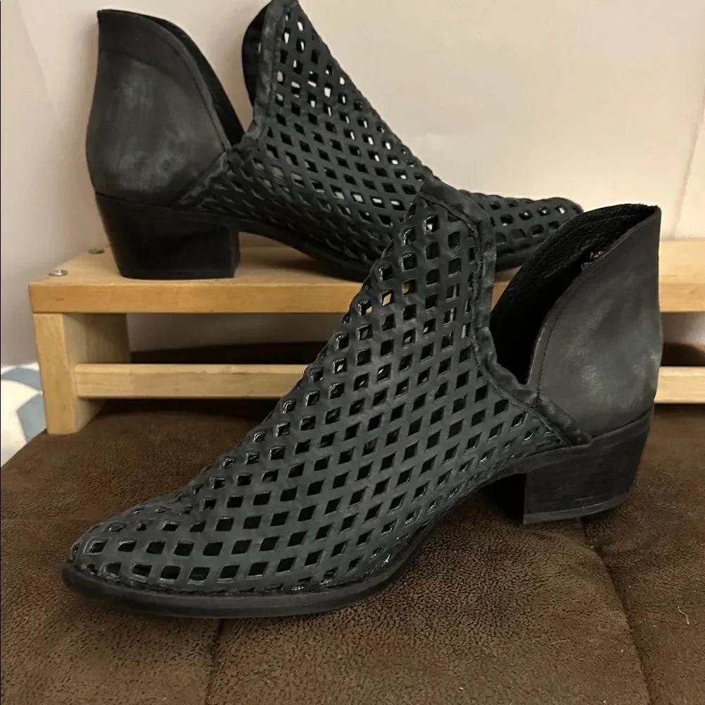 Musse&Cloud  Black Cutout Ankle Boots